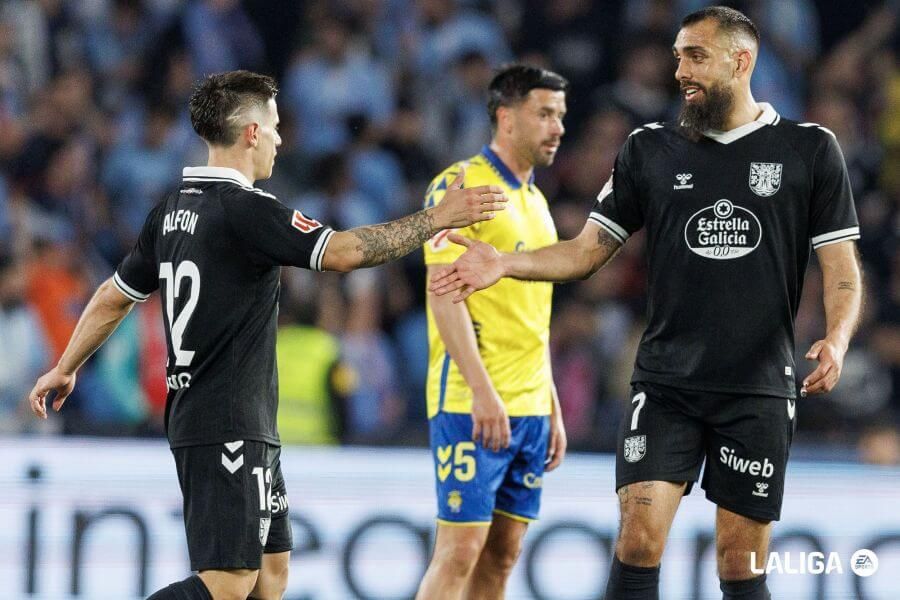  Alfon González y Borja Iglesias celebran en el Celta-Las Palmas.