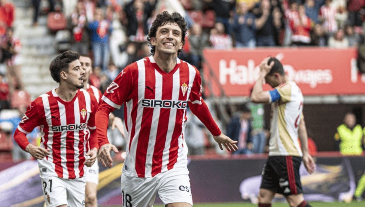 César Gelabert celebra un gol en el Sporting-Mirandés (Foto: LaLiga).