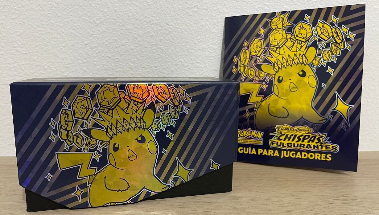 La caja base con la guía para jugar y el listado completo de coleccionismo de la expansión.