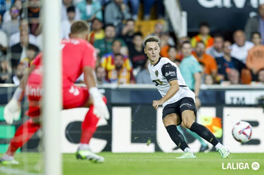  Cillessen mantiene al equipo en el partido