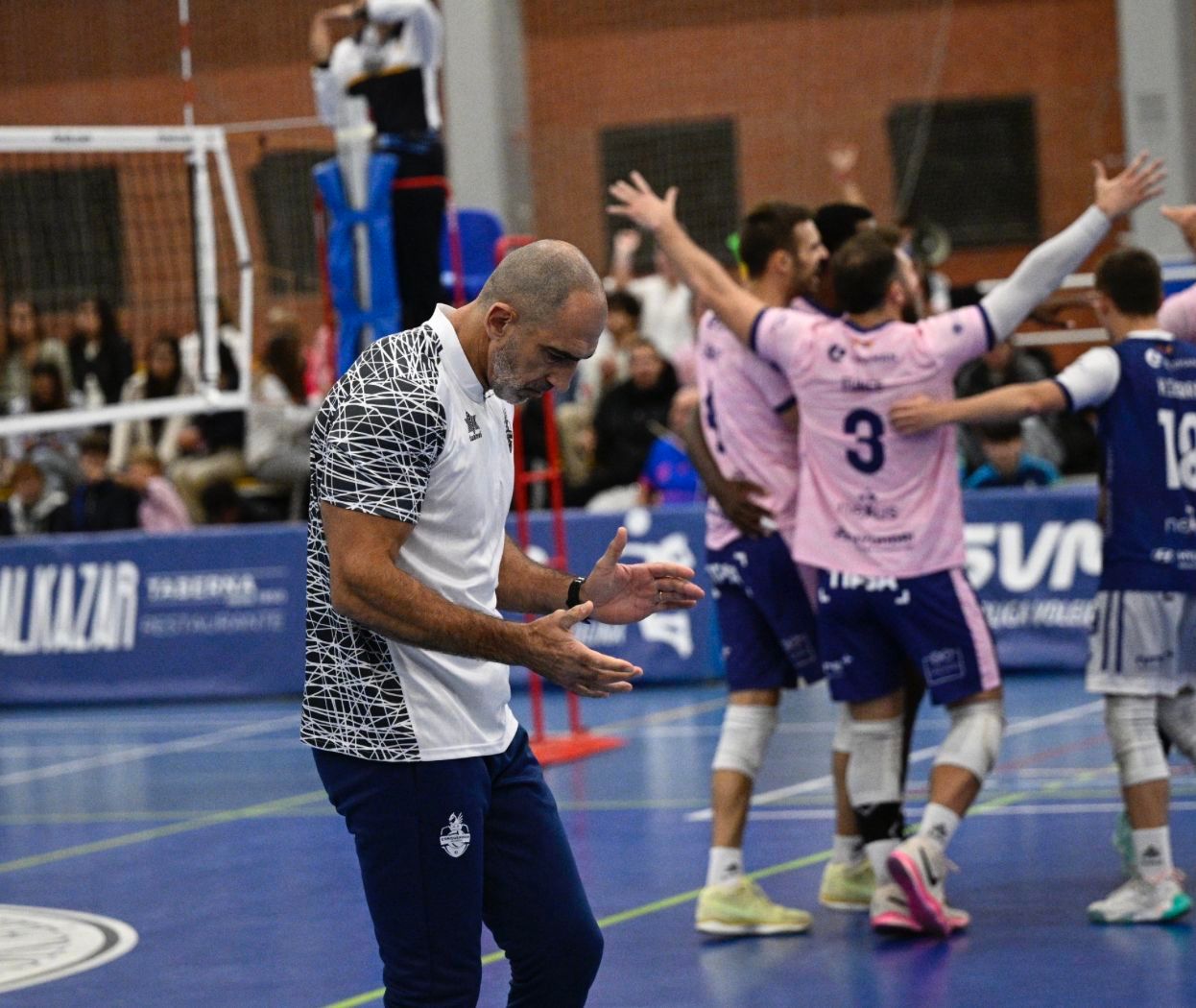 Conqueridor disfruta en el debut de Dreyer y se acerca a la Copa del Rey con una gran victoria ante