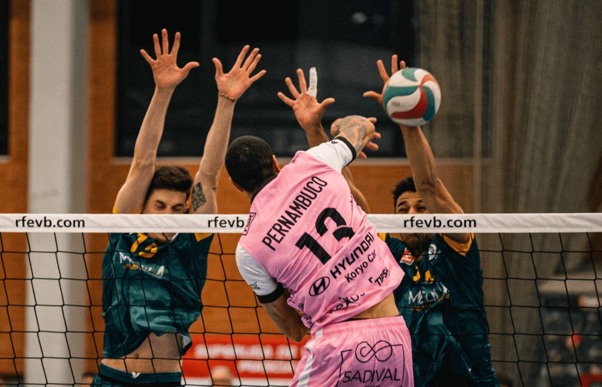  Conqueridor, líder de la Superliga