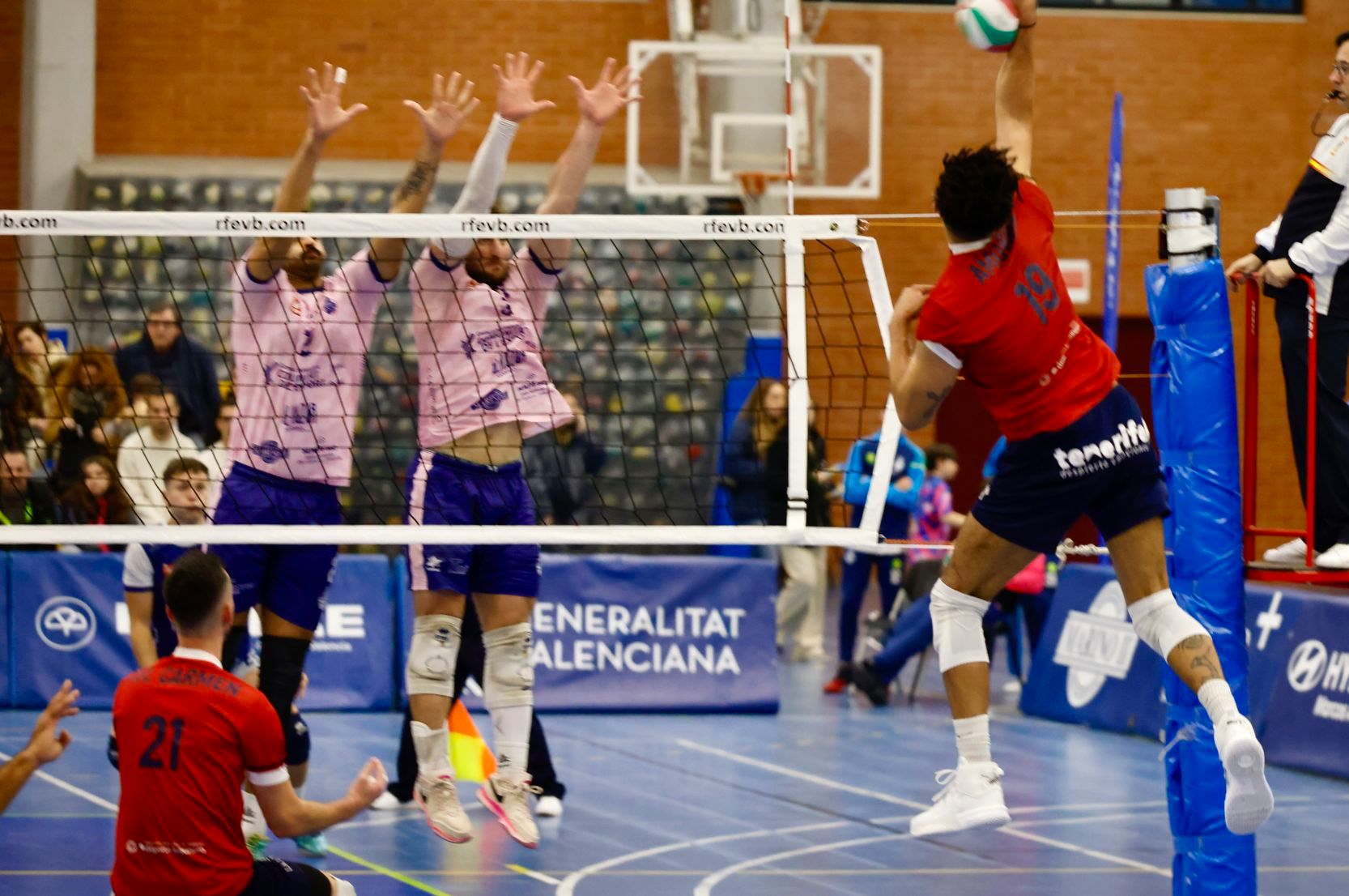  Conqueridor vuelve a caer tras ir venciendo dos a cero ante un Cisneros con el ex Amorim como verdu