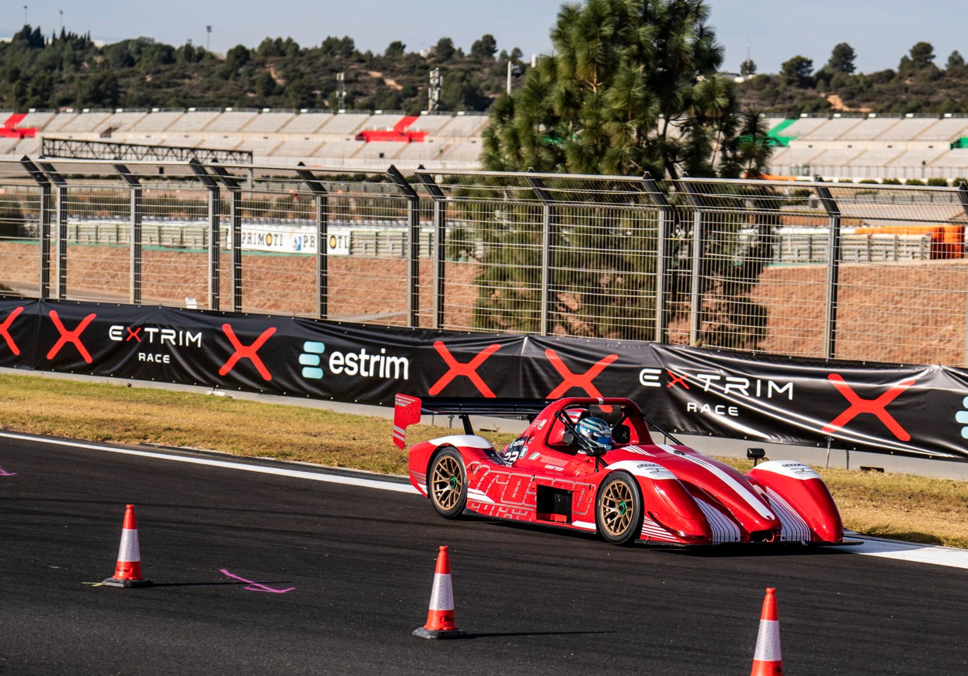  Dani Clos gana la primera edición de la Extrim Race en el Circuit, la carrera de los influencers