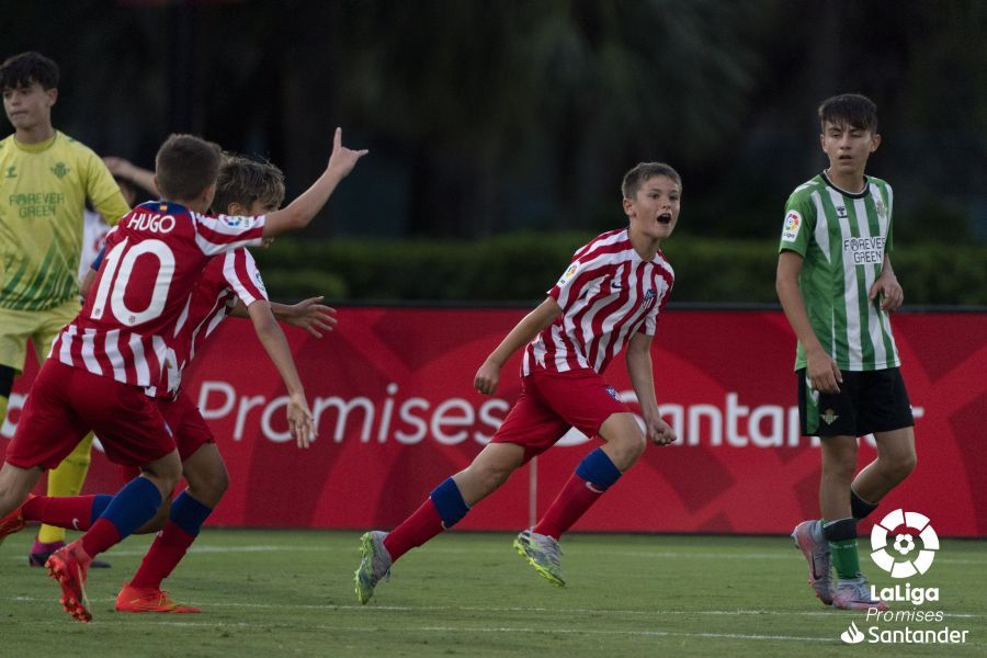  Diego celebra uno de sus goles