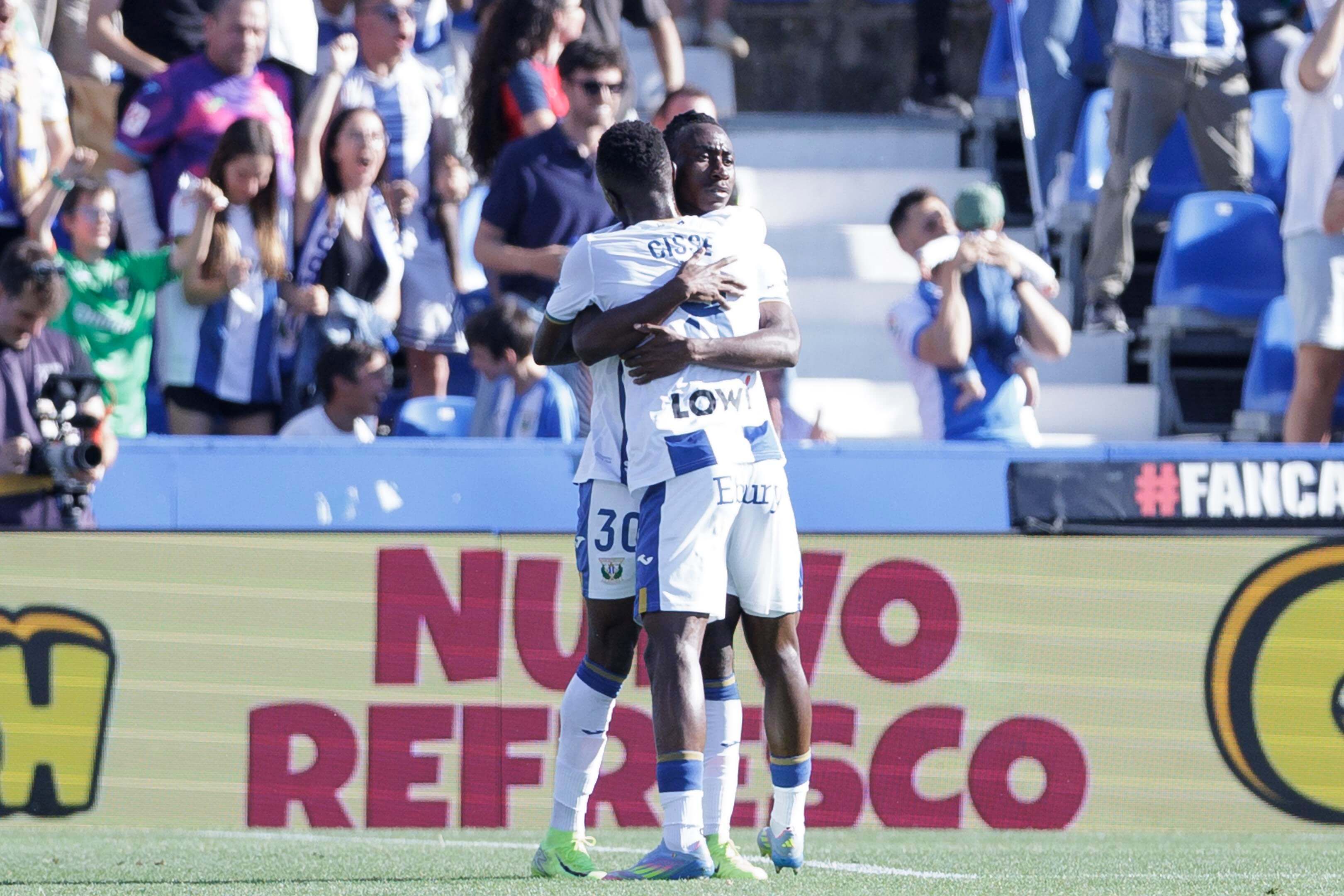  Diomande y Cisse celebran un gol en el Leganés-Valladolid.