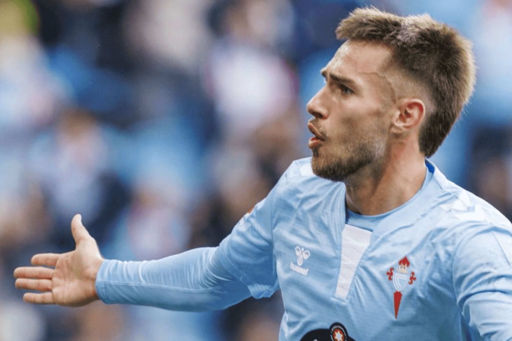  Óscar Mingueza celebra su gol al Sevilla.