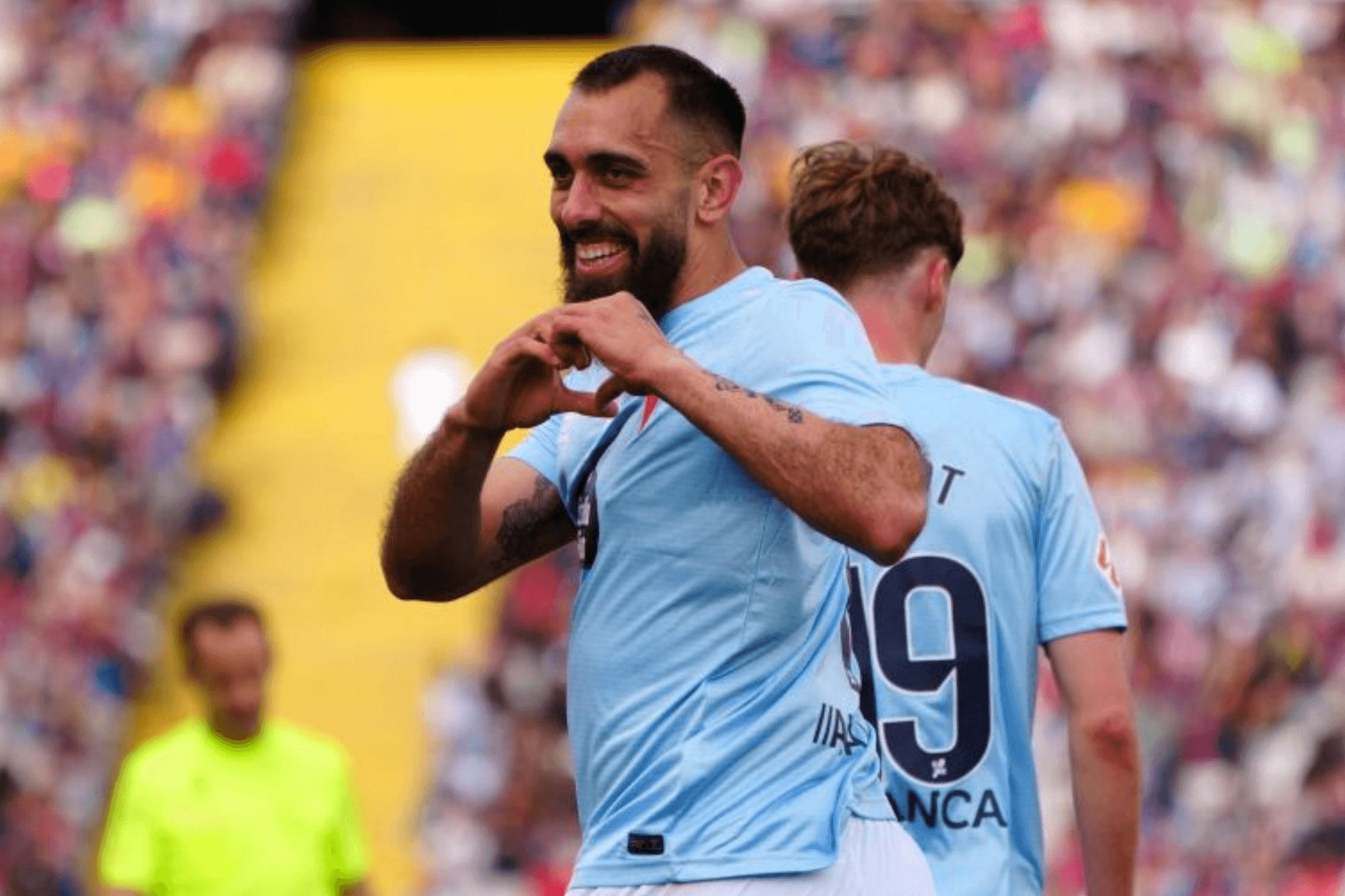 Borja Iglesias celebra uno de sus goles.