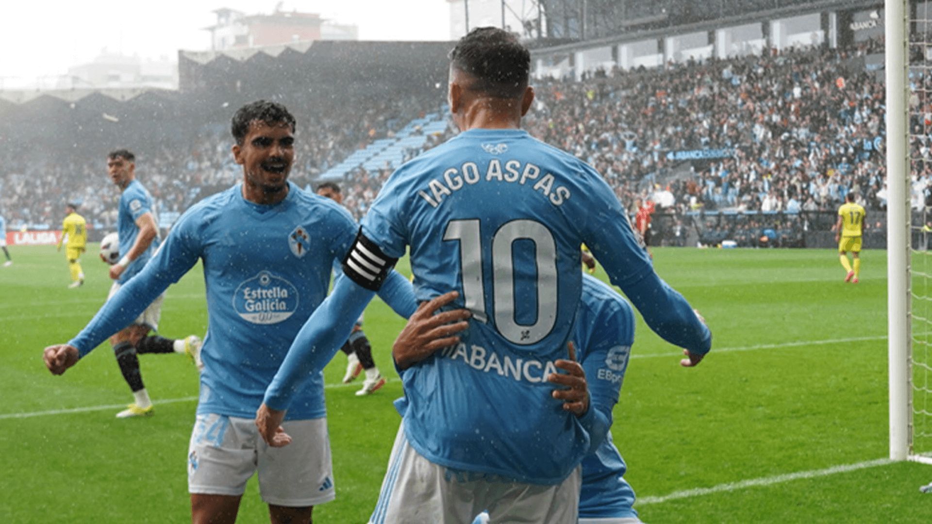 Damián celebra el gol de Aspas.