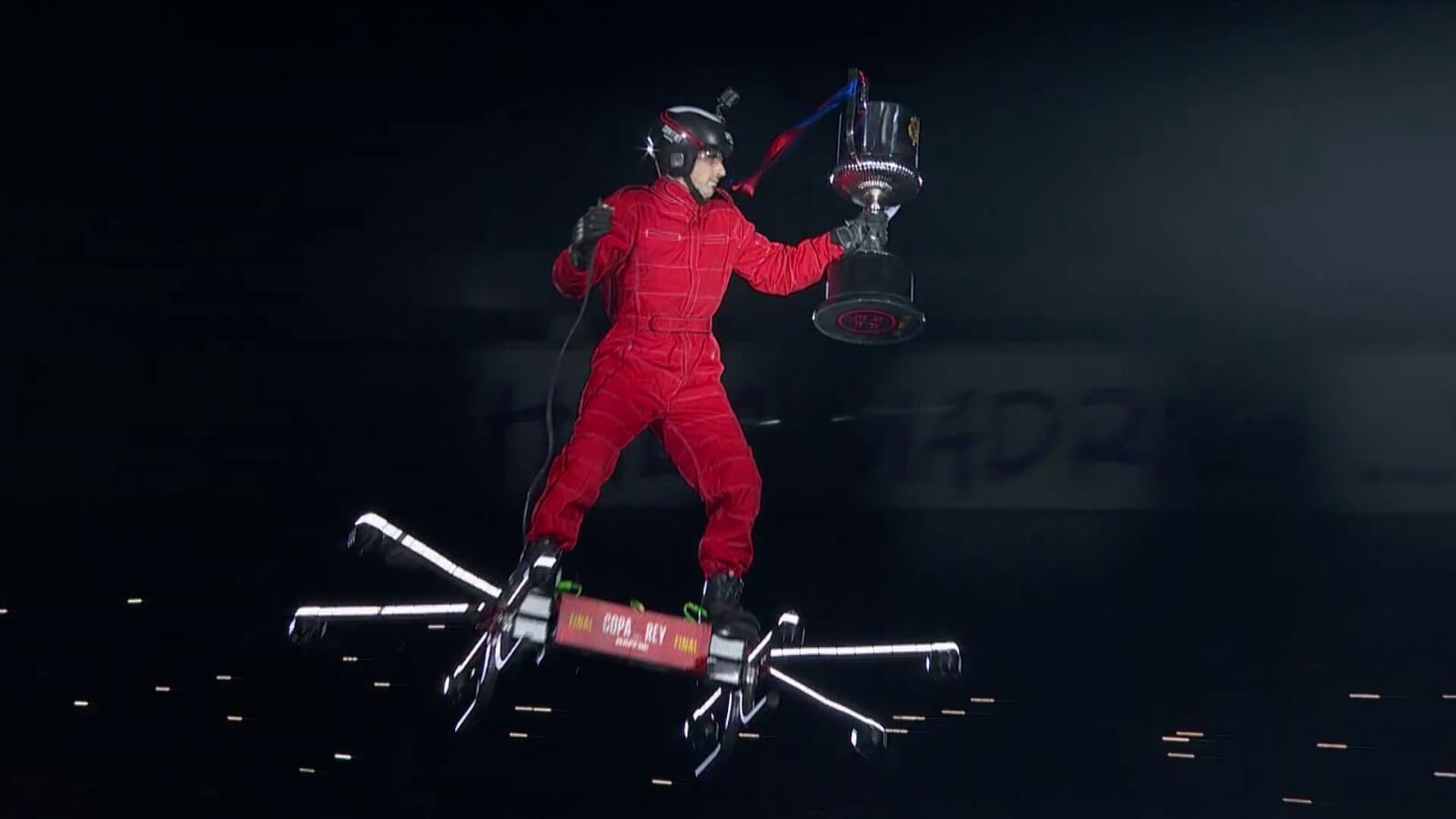 La Copa del Rey llegó a La Cartuja volando en un dron.