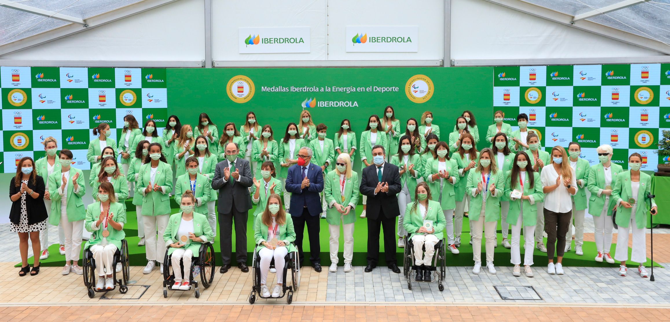  Foto de familia con Ignacio Galán y las deportistas apoyadas por Iberdrola.