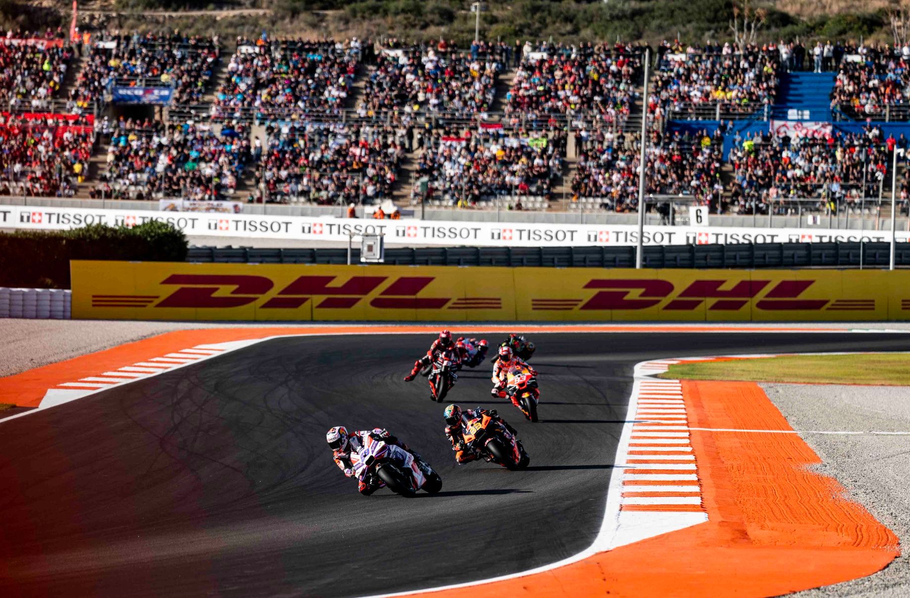  El Circuito de Cheste empieza el año con una carrera para influencers y creadores de contenido