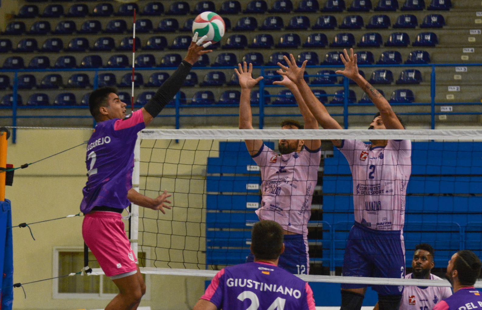 El UPV Léleman Conqueridor ha logrado remontar y sumar dos puntos en el desempate ante el CV Melil