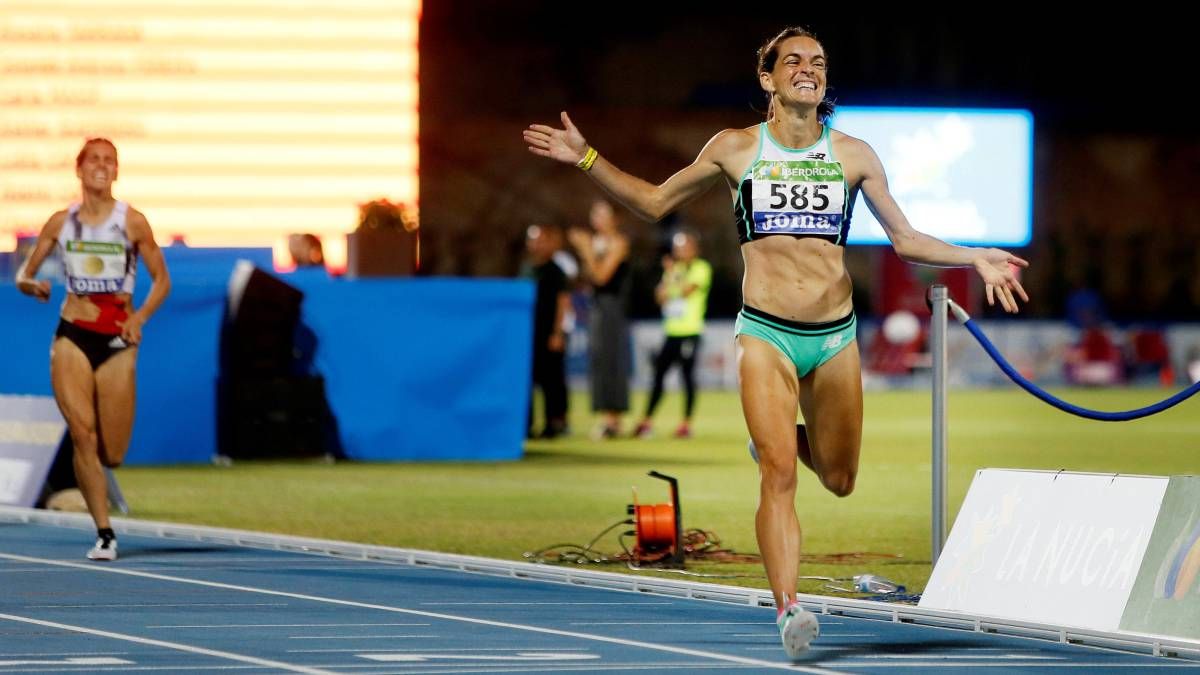 Esther Guerrero sonríe con satisfacción tras ganar una carrera.