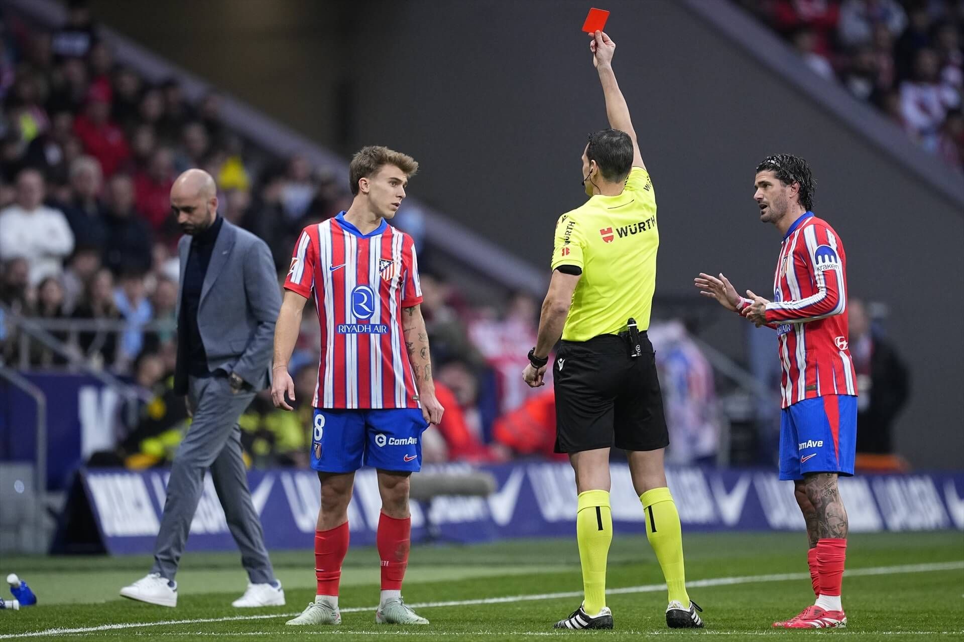  Pablo Barrios, expulsado ante el Celta
