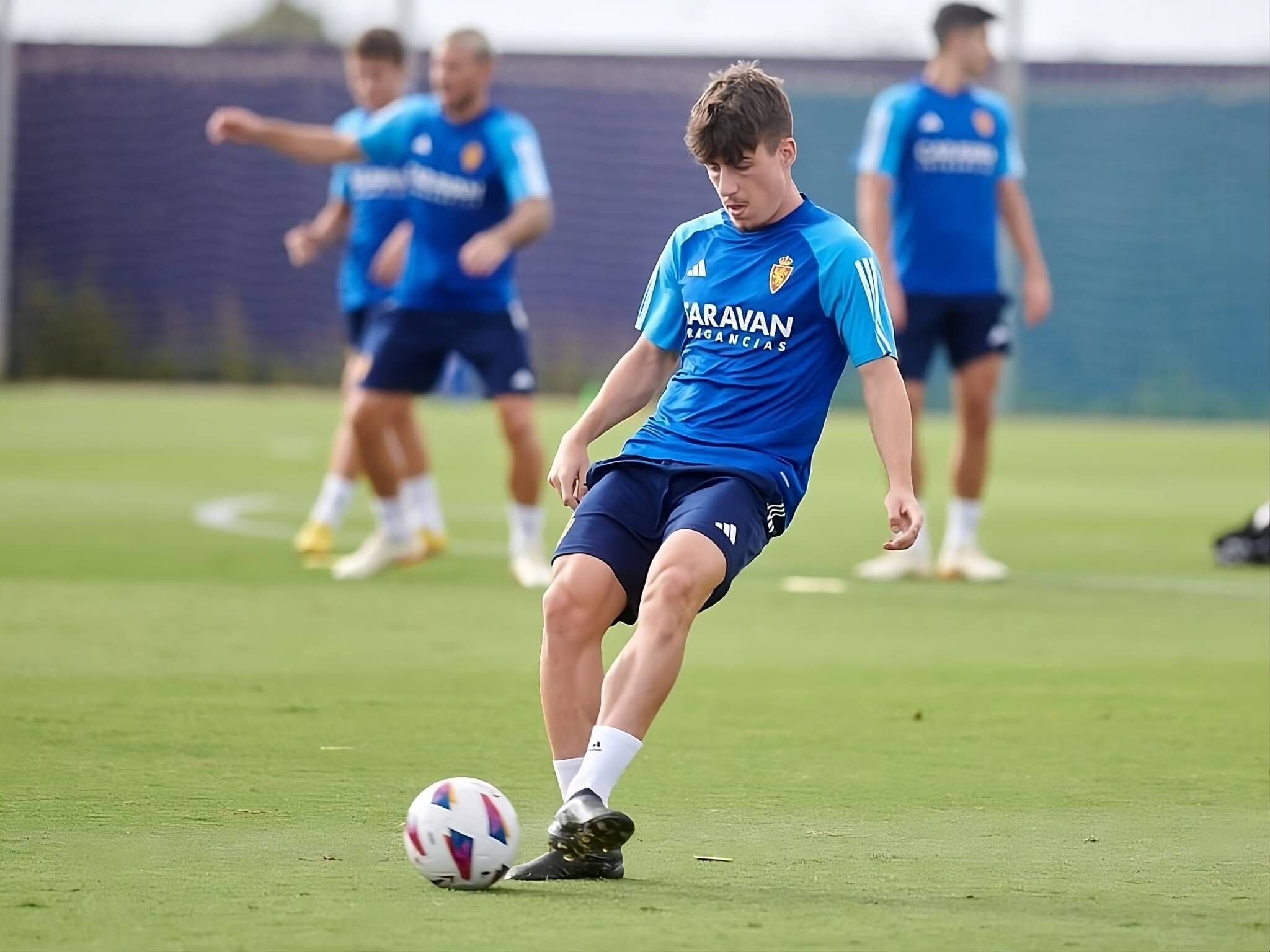  Adrián Liso entrena en la ciudad deportiva.