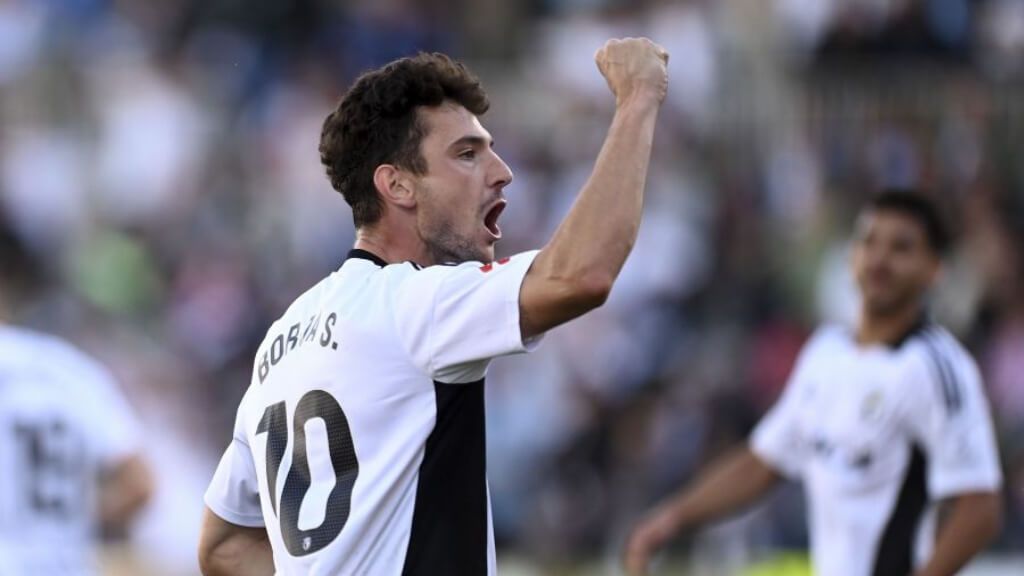  Borja Sánchez puso el 2-2 en el Burgos-Granada (foto: LALIGA).