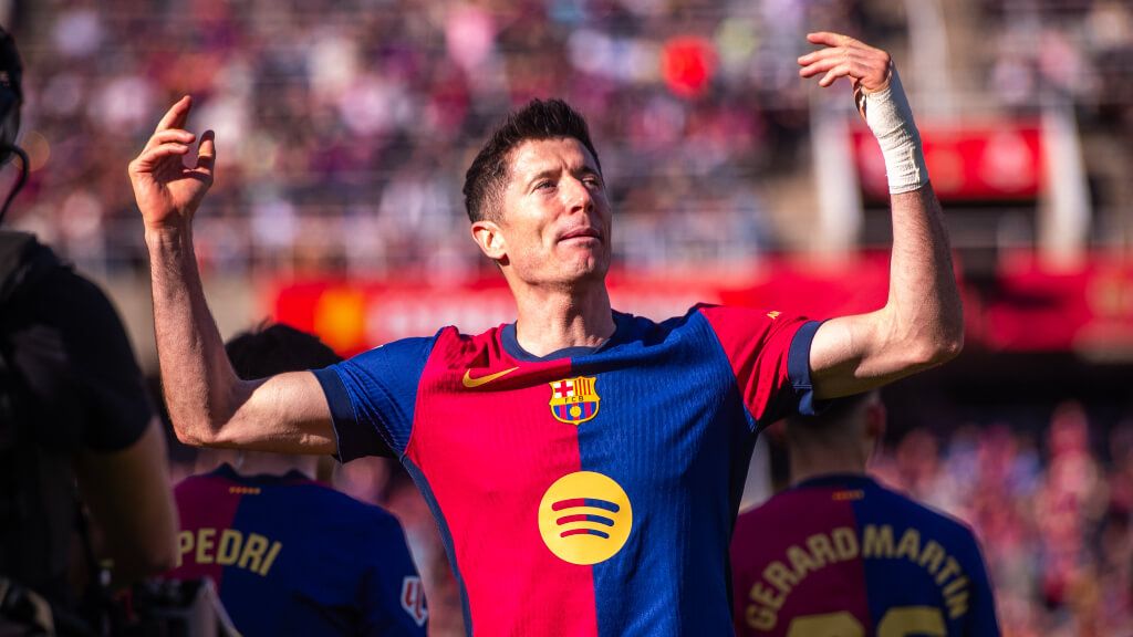  Robert Lewandowski, celebrando uno de sus goles frente al Girona.