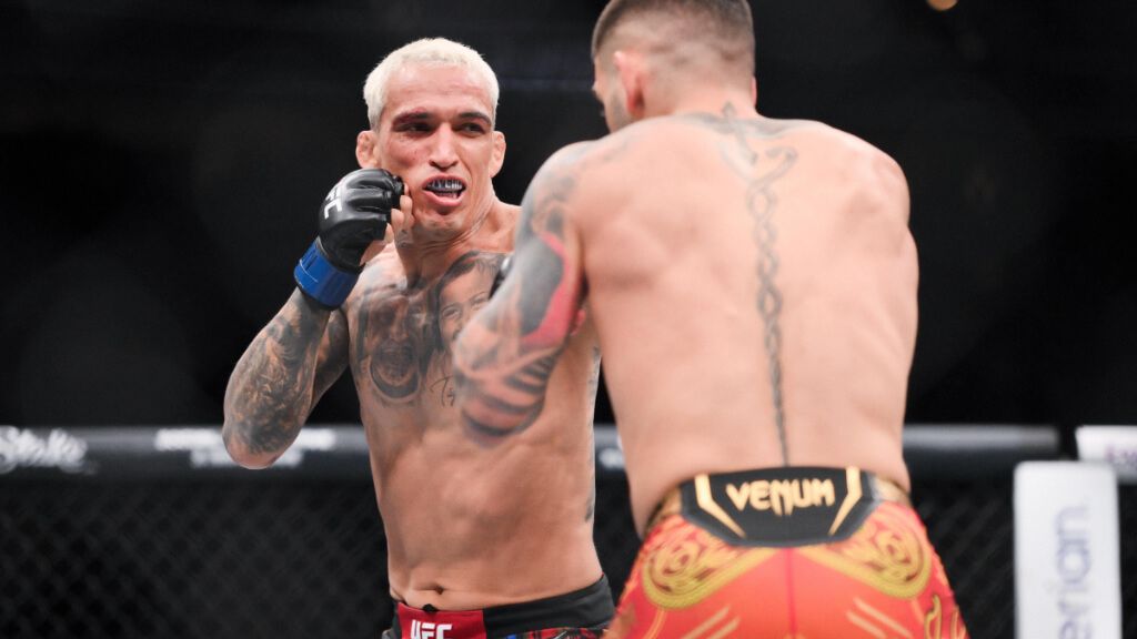  Charles Oliveira e Ilia Topuria, se enfrentan en la UFC en un duelo de MMA (foto: Cordon Press).