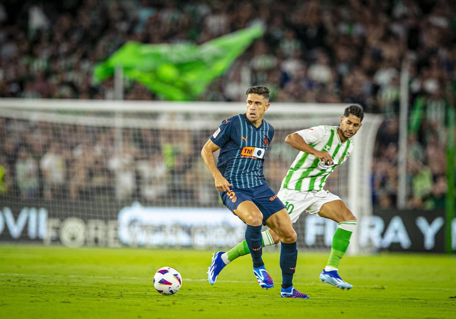 Gabriel Paulista, ante el Real Betis.