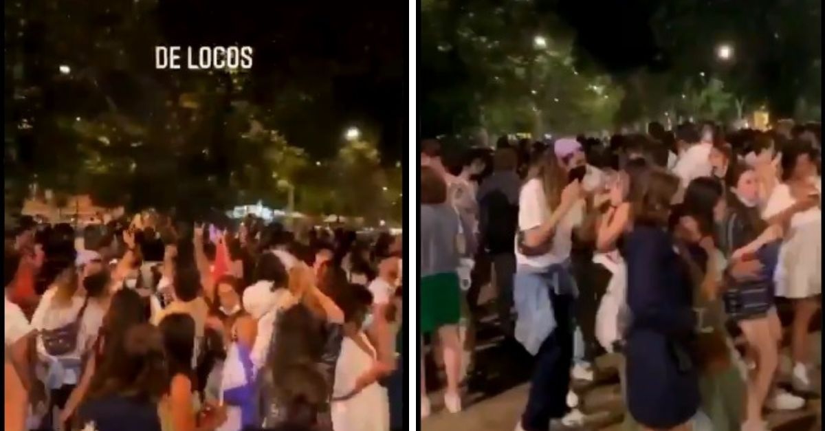 Imágenes de la Alameda de Hércules tras expirar el toque de queda en Andalucía.