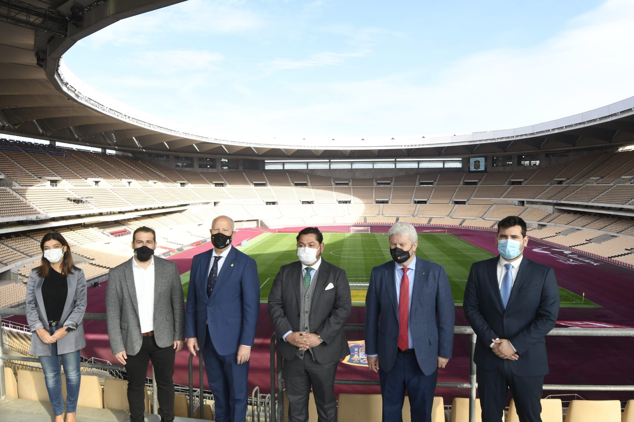  Javier Imbroda, en el Estadio de La Cartuja presentando el España-Alemania.