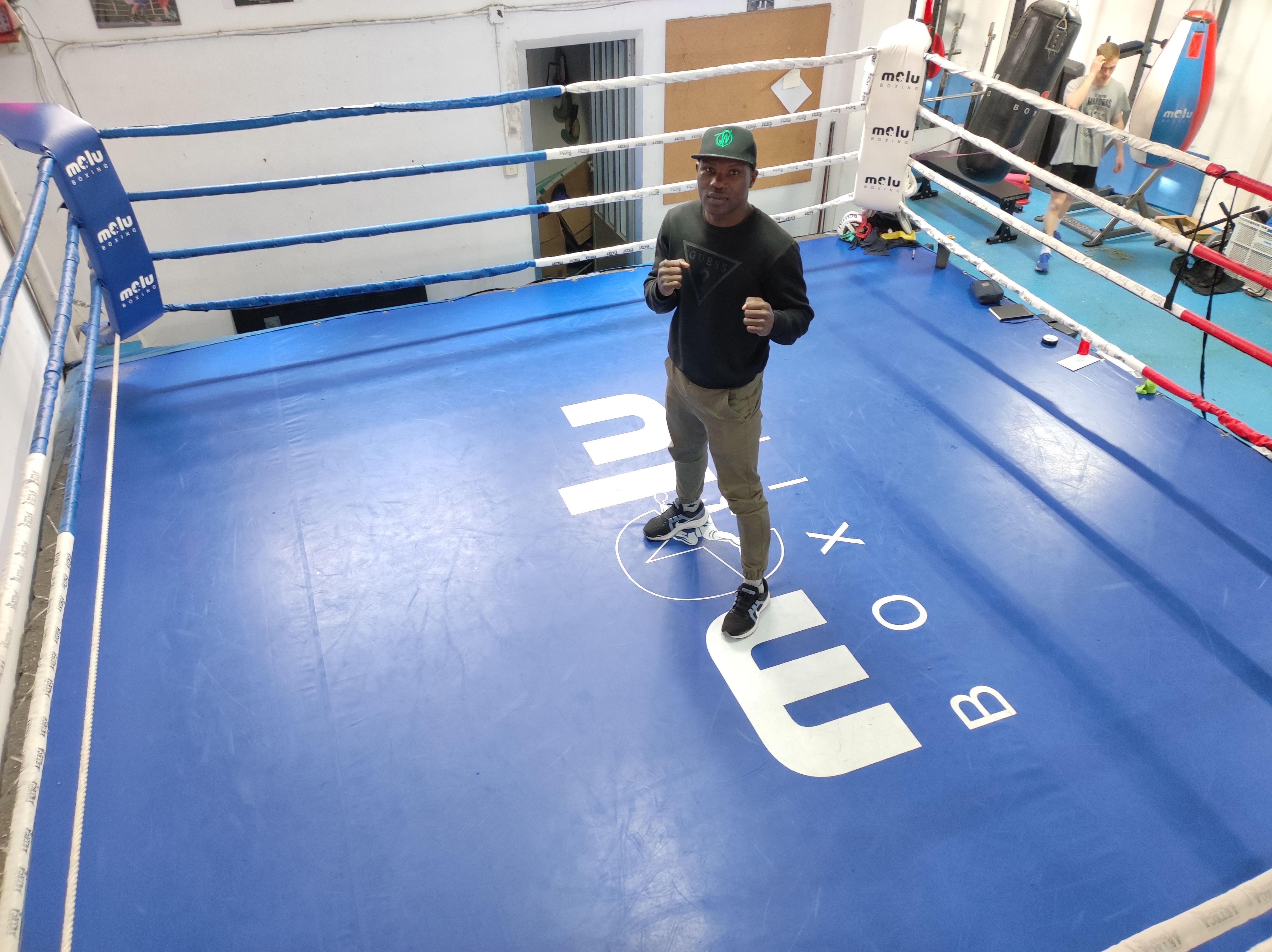  Dani Moukouko en el ring del Azteca Box