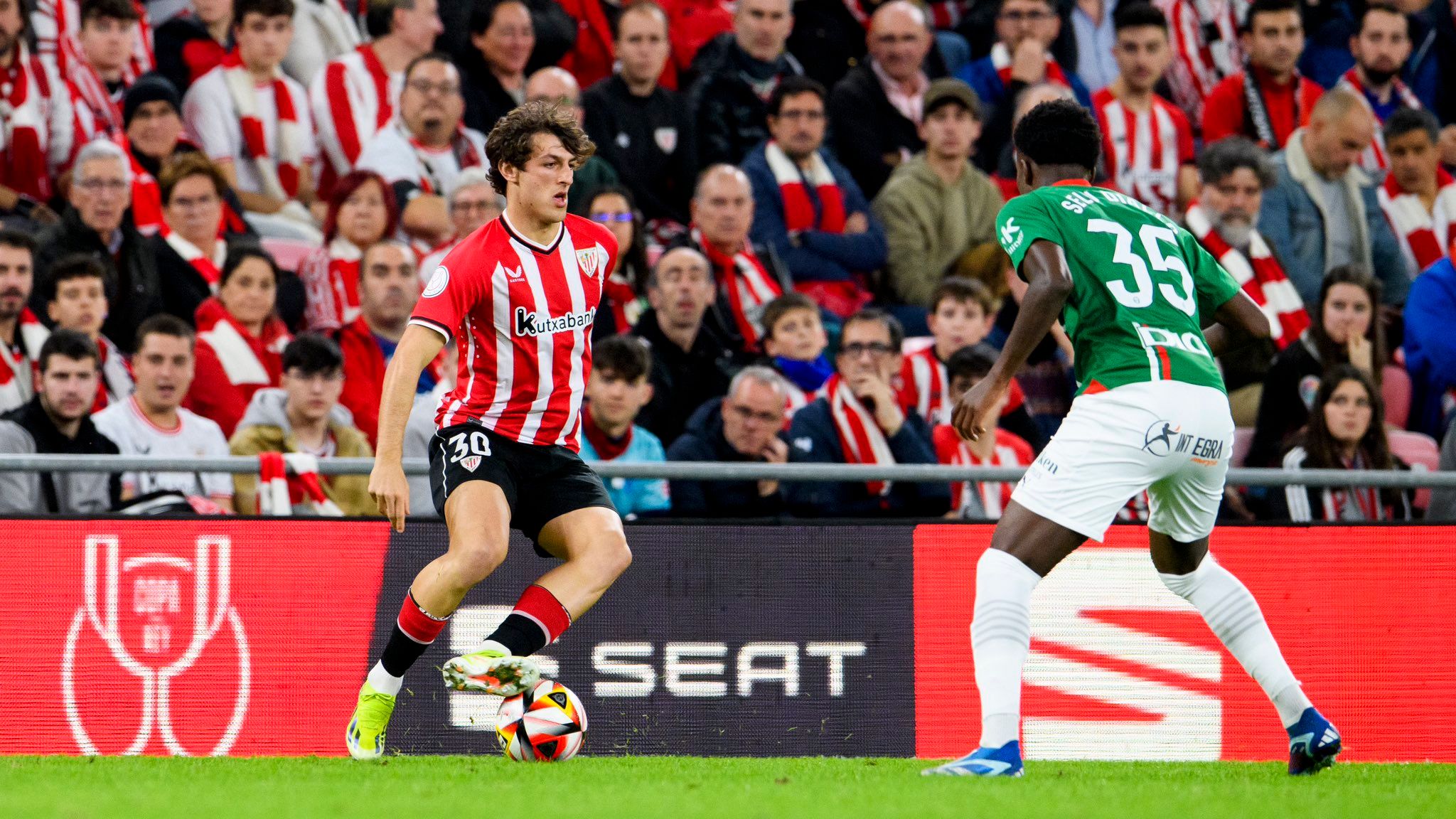  El bermeano Unai Gómez en un derbi ante el Deportivo Alavés, en Copa, vencido esta temporada en San Mamés.