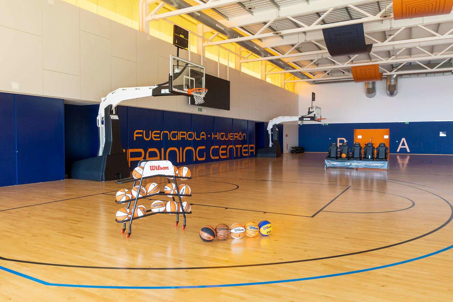 Interior de las pistas de The Embassy, en Fuengirola.