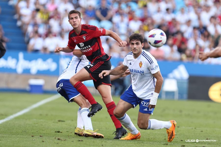 Iván Azón, durante el Real Zaragoza - Mirandés.