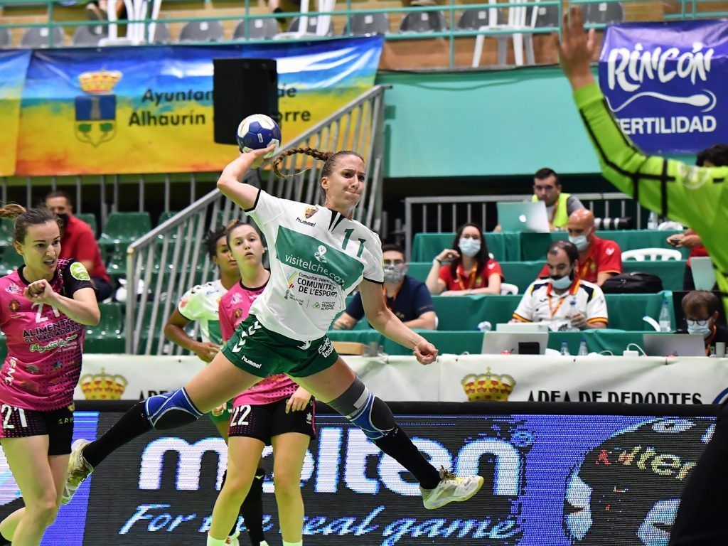 Ivet Musons, durante la final de la Copa de la Reina con el Elche.