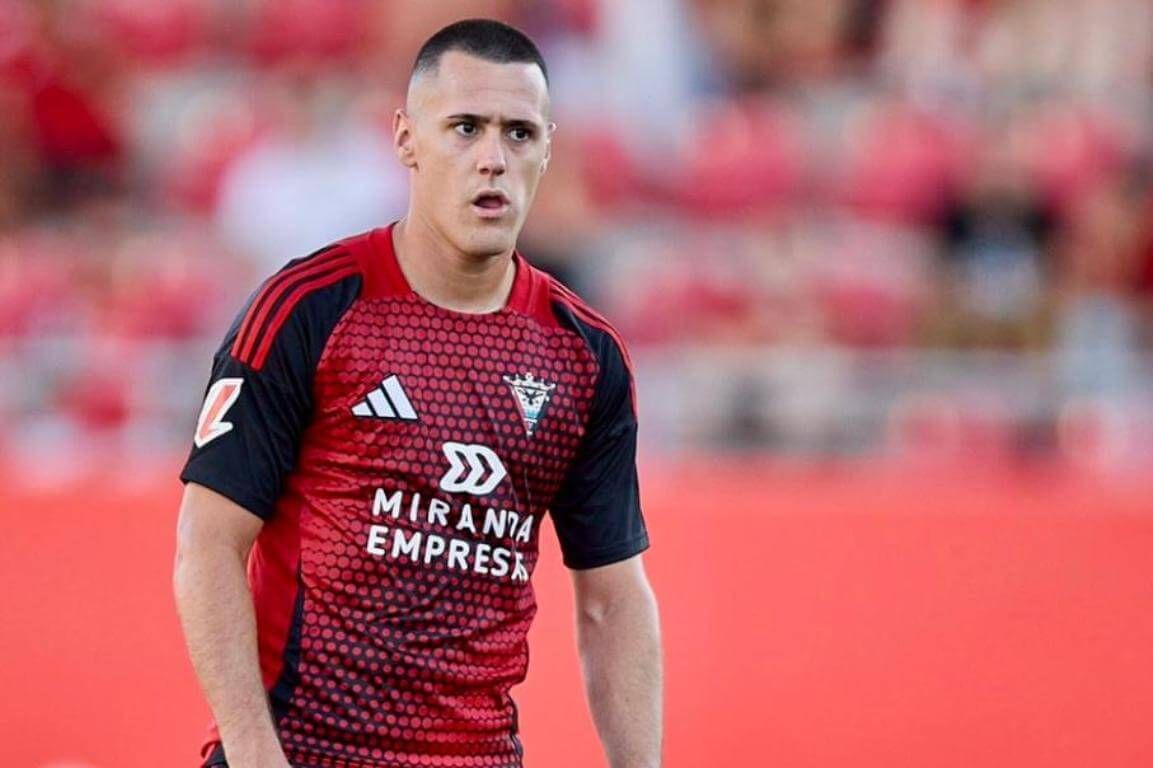  El delantero Urko Izeta está cedido por el Athletic Club en el CD Mirandés.