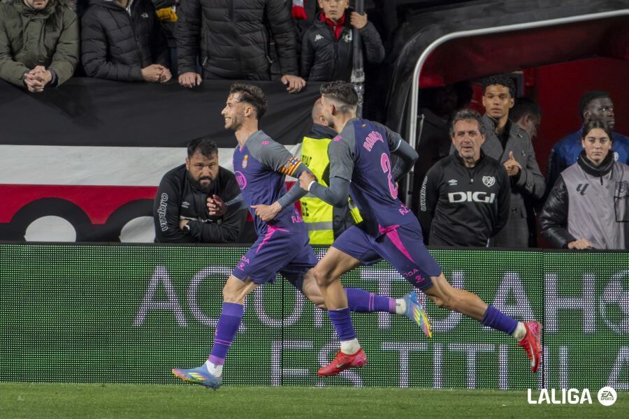  Javi Puado celebra su gol en el Rayo Vallecano-Espanyol.