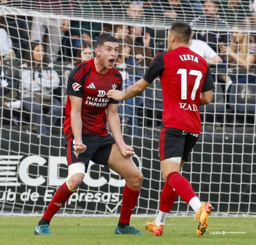 Joaquín Panichelli celebra uno de sus goles en el Castellón-Mirandés.