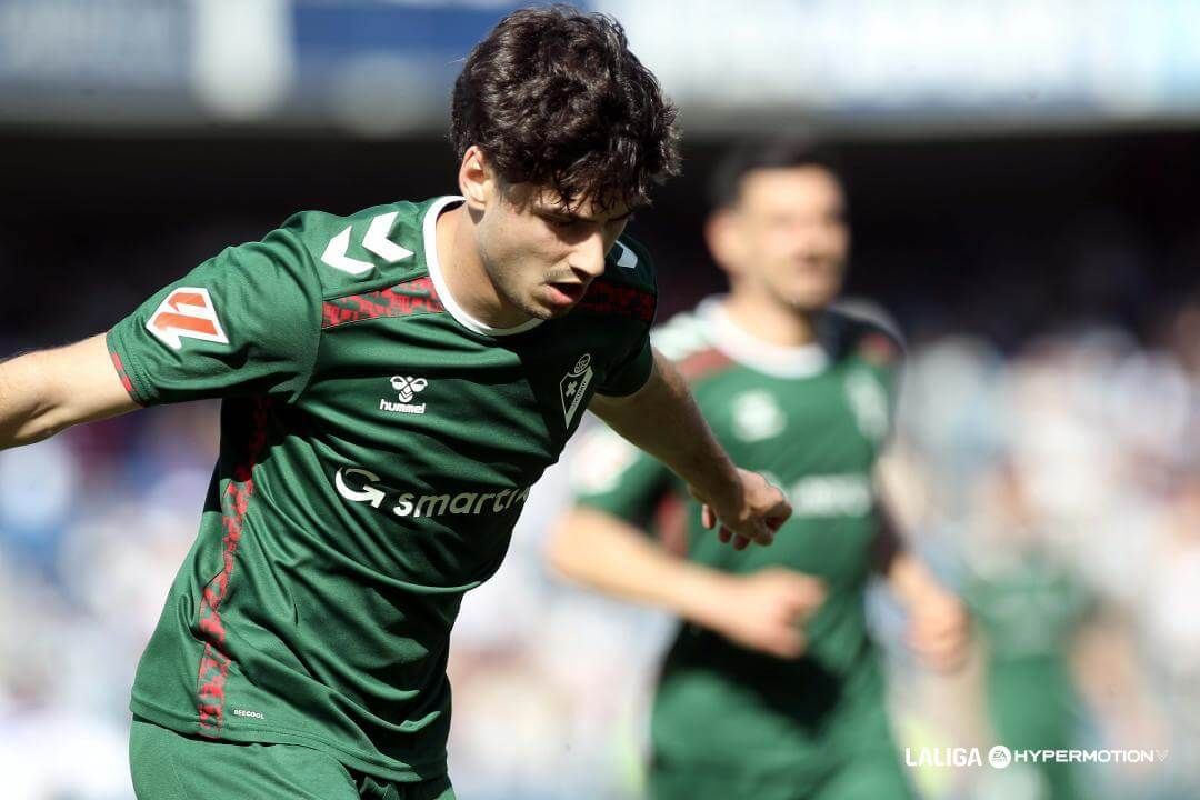  Jon Guruzeta celebra un gol en el Tenerife-Eibar.