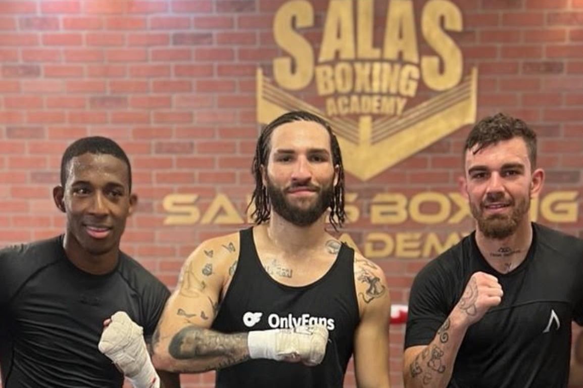  Jon Fernández, en el gimnasio junto con otros púgiles, todos machacándose duro en Las Vegas, EE UU.