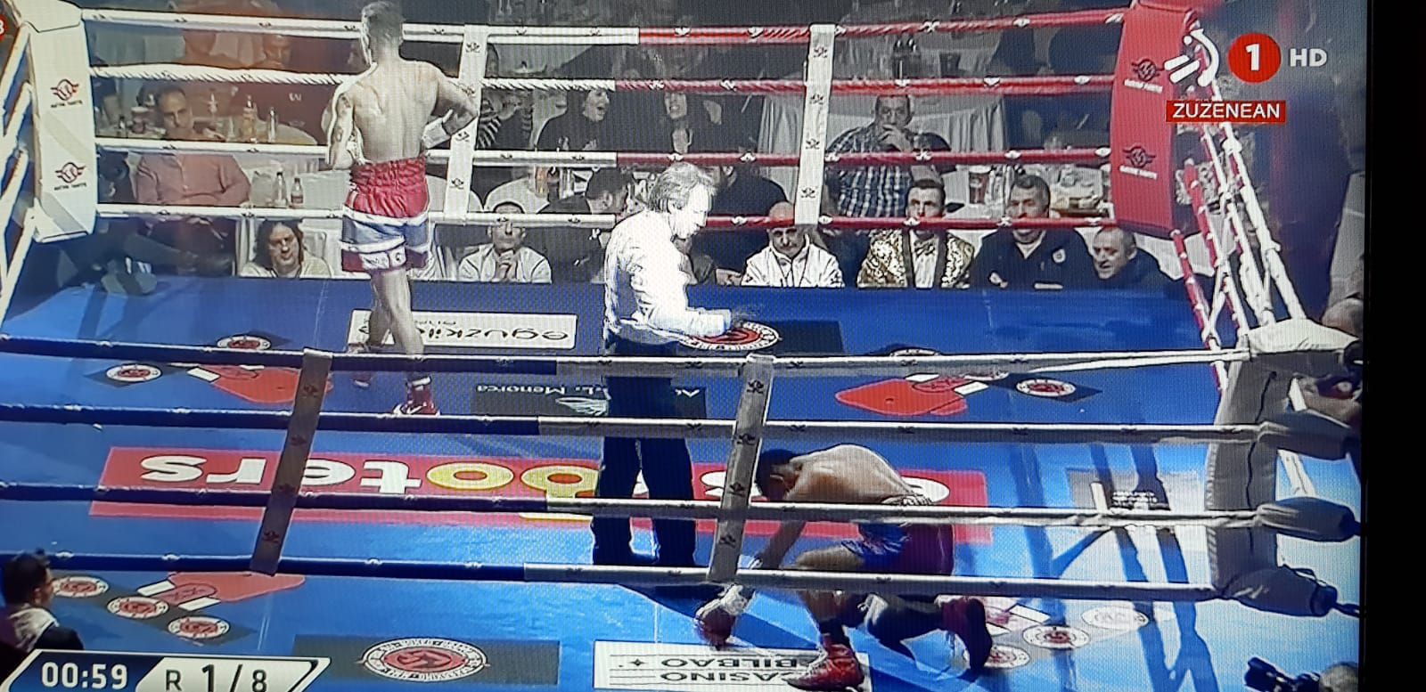 Jon Fernández vencía en su combate ante Aristides Pérez en La Casilla de Bilbao.