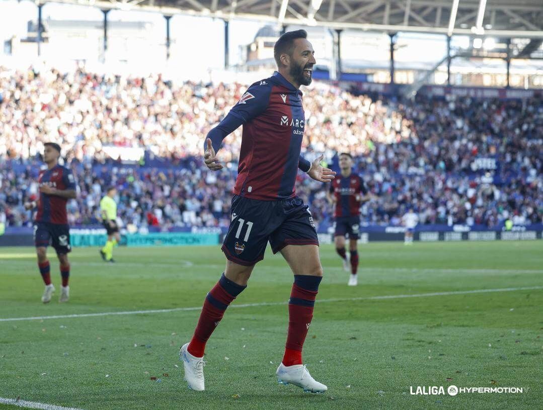  José Luis Morales celebra su gol en el Levante-Zaragoza.