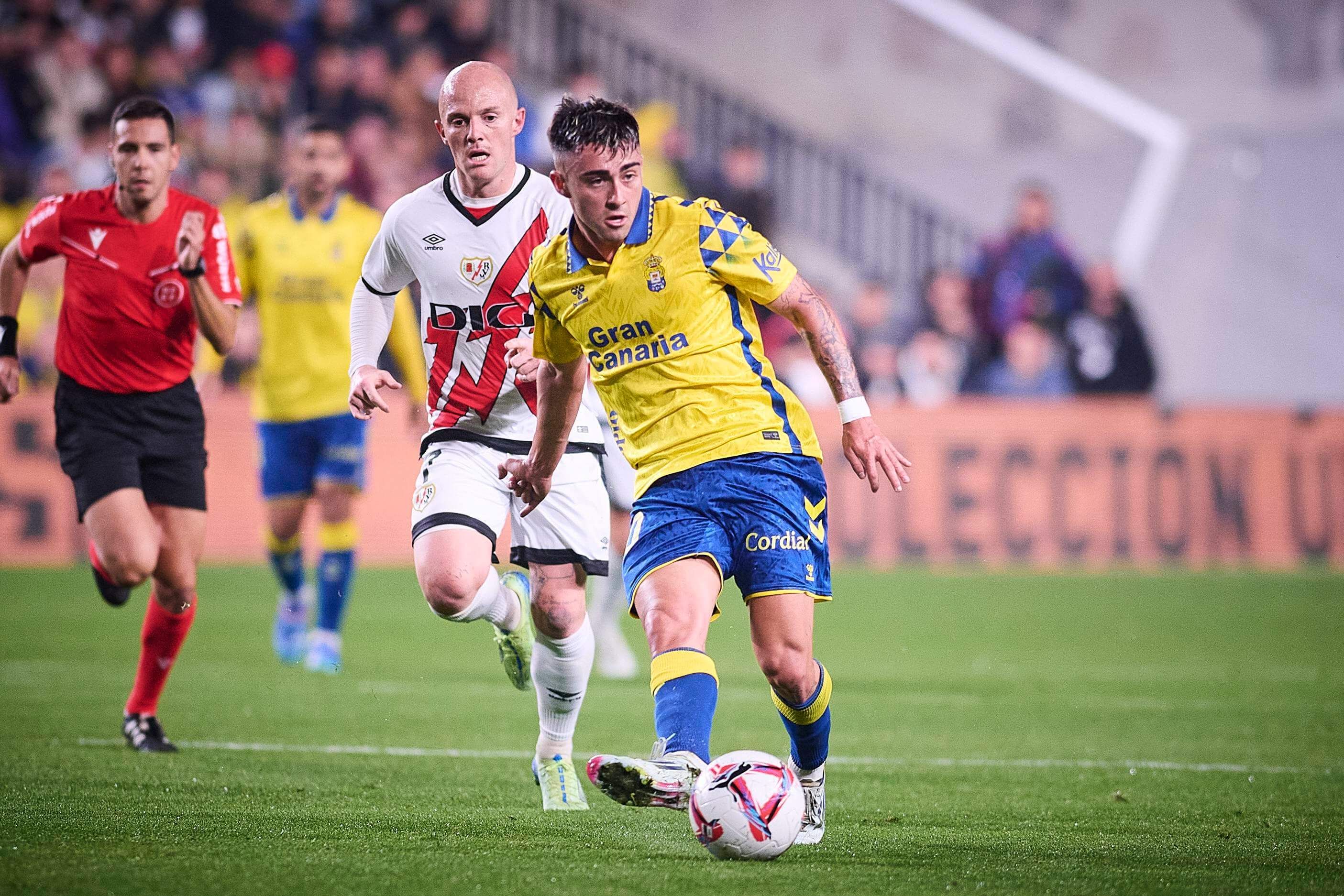 Moleiro, ante Isi Palazón en el Rayo-Las Palmas.