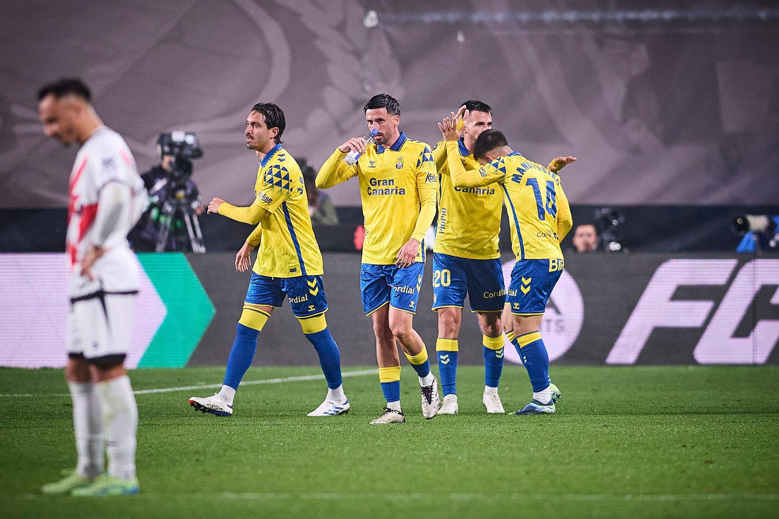  Las Palmas celebrando uno de los goles en Vallecas.