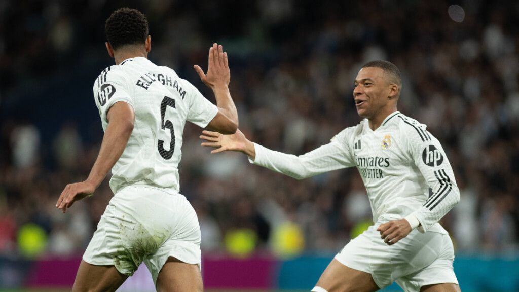  Bellingham y Mbappé celebran un gol (Cordon Press)