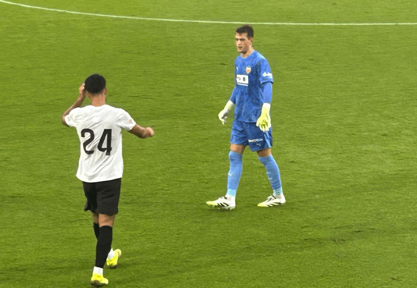 Julen Agirrezabala debuta con el Valencia CF