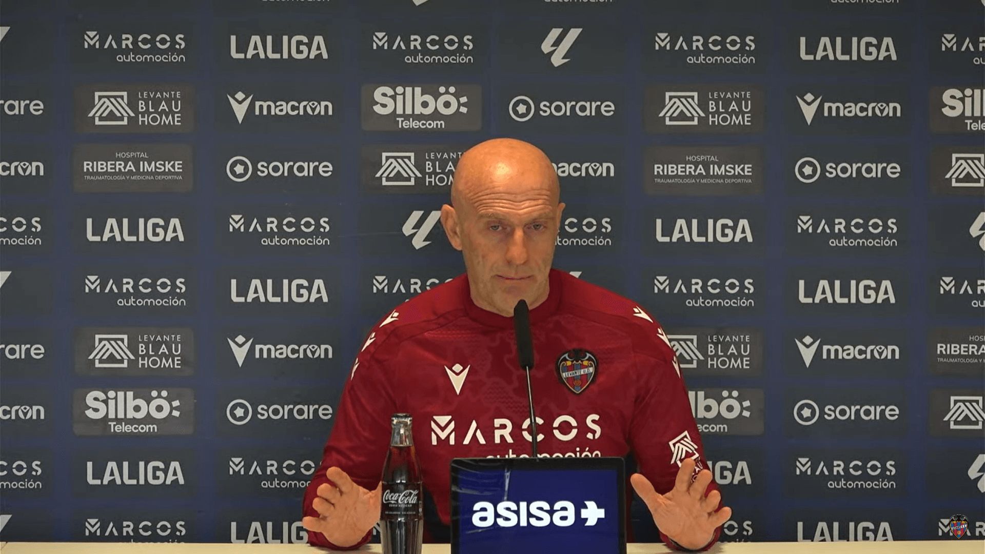  Julián Calero, en rueda de prensa con el Levante.