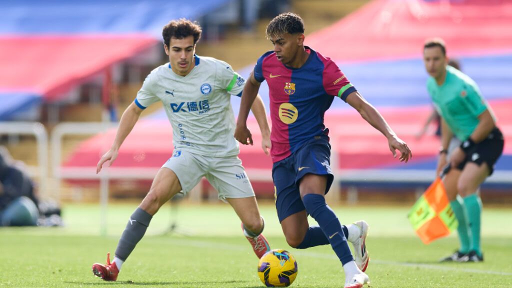  Lamine Yamal y Manu Sánchez en el Barcelona-Alavés (Fuente: Europa Press)