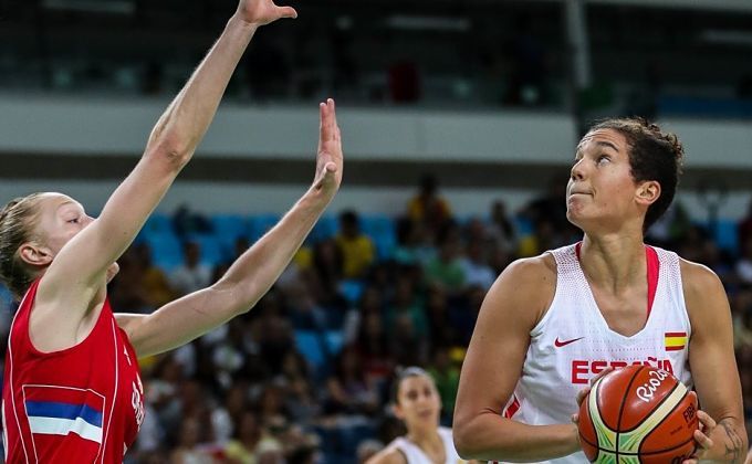Laura Nicholls en un partido con la selección española.