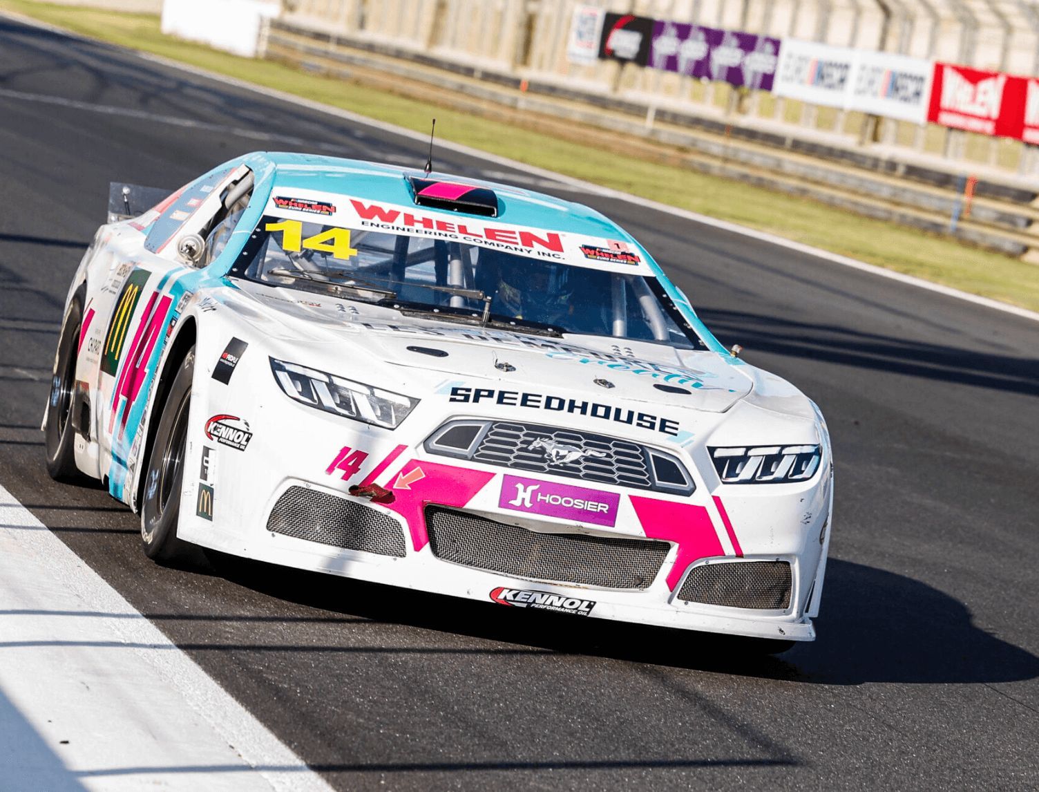 Liam Hezemans gana la segunda cita de la NASCAR europea en Valencia