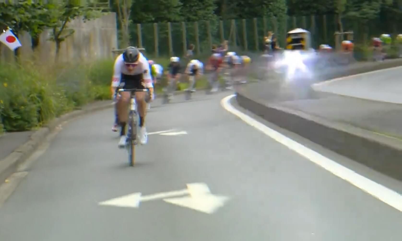  Los ciclistas, 'cazados' por un radar de velocidad en París 2024.
