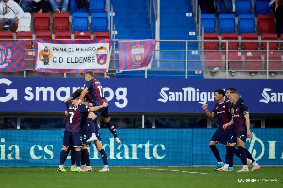  Los jugadores del Éibar celebran el gol de Bautista ante el Eldense.