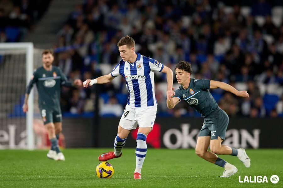 Luka Sucic en un lance del Real Sociedad-Espanyol.