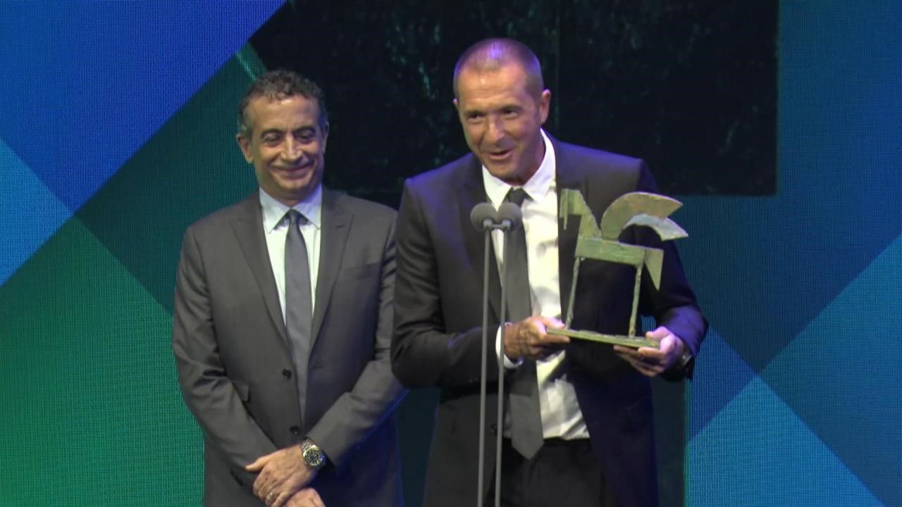  Manu Carreño recibe el Ondas.